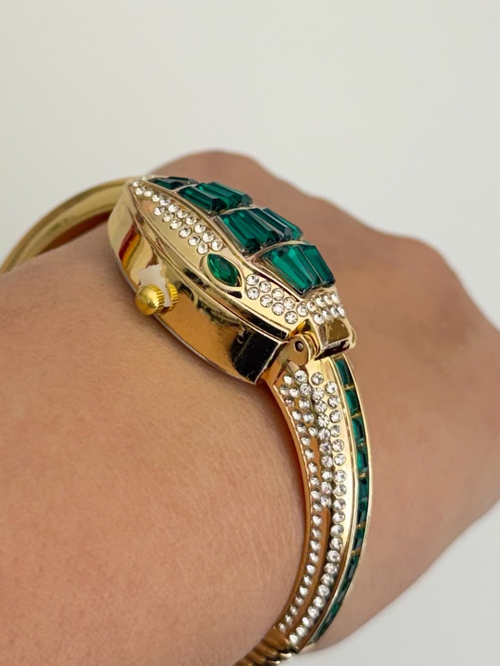 Serpenti Style Emerald Green Crystal Bangle Watch – Gold Tone Quartz Watch - Picture 11 of 11